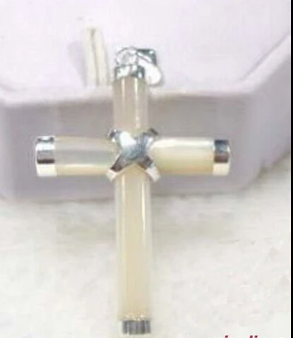 

Fast SHIPPINGWhite Shell Mother of Pearl Cross 18KWGP Pendant with Necklace (A0516)