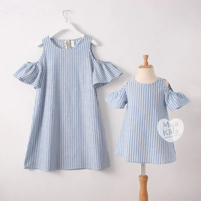 

2018 New Summer Matching Mother Daughter Dresses Clothes Mom Girl Baby Kid Striped Strapless Dress Sundress Family Look H0426
