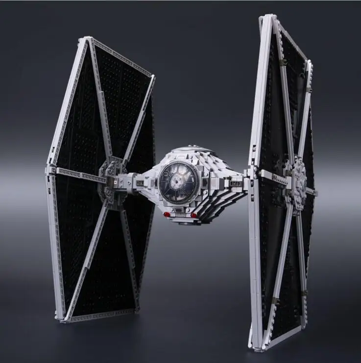 

FANKE Model Building Kits Blocks Hobbies Model Kit Toys for children Compatible Lego Lepin L05036 1685PCS Spaceship J