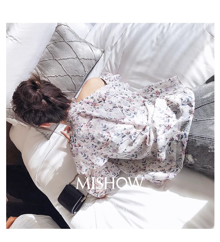 Mishow Шифоновая блузка с открытыми плечами MX18B4883