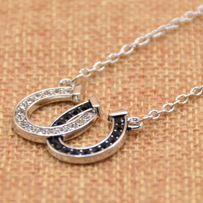 fashion lychee Horse Hoof Necklace Lucky Rhinestone Double Black White Color Horseshoe Pendant Necklace Jewellery fashion lychee Horse Hoof Necklace Lucky Rhinestone Double Black White Color Horseshoe Pendant Necklace Jewellery