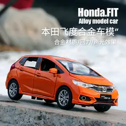 Литой 1:28 электронные модели автомобилей мигающий Звук Honda Fit отступить спортивные автомобили mkd3 игрушки для детей