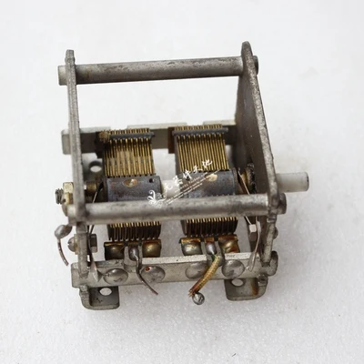 

Removal of 2*11PF-260PF Double Variable Capacitor with Long Handle and Short Handle of Ceramic Shaft