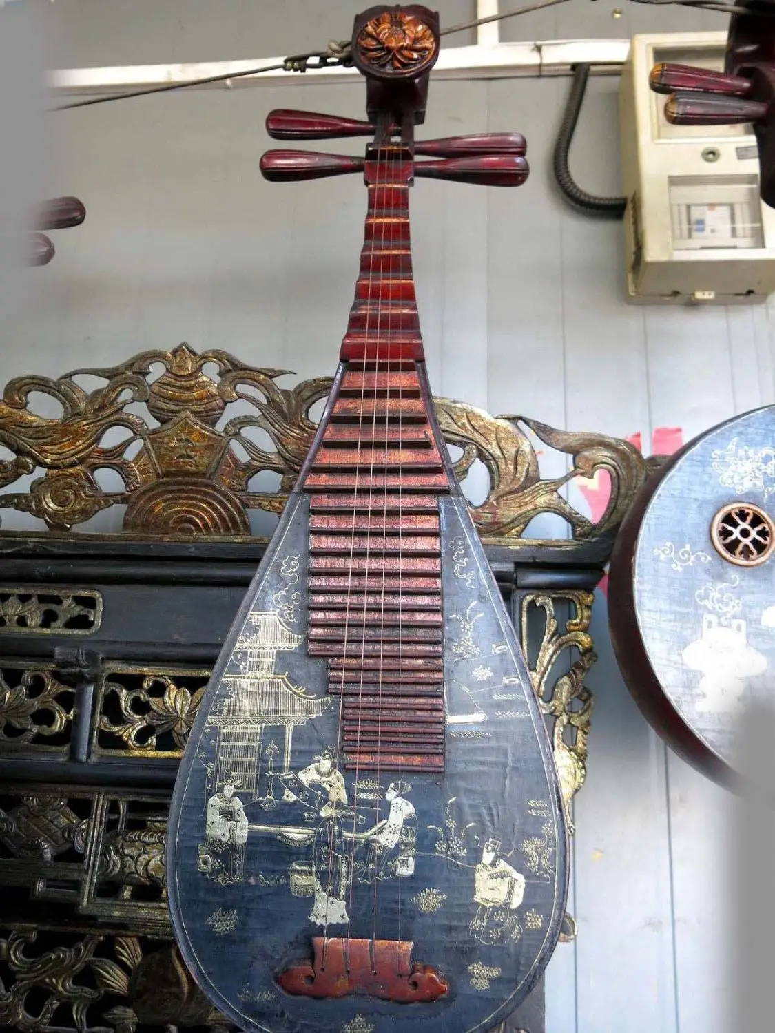 

34" China old wood handmade fine lacquerware pipa 4-stringed Chinese lute Statue