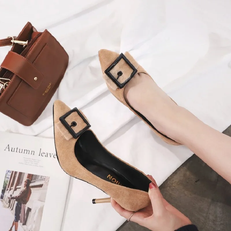 

Spring and Autumn New Korean version of the wild shallow mouth 9 cm high heels sexy black square buckle high heels hot.