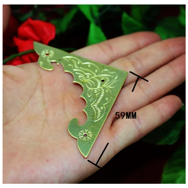 Filigree-Triangle-Bat-Coner-Cabochon-Ancient-Yellow-Corner-Flatback-Metal-Embellishments-Scrapbooking-Decor-For-Wooden-Box (2)