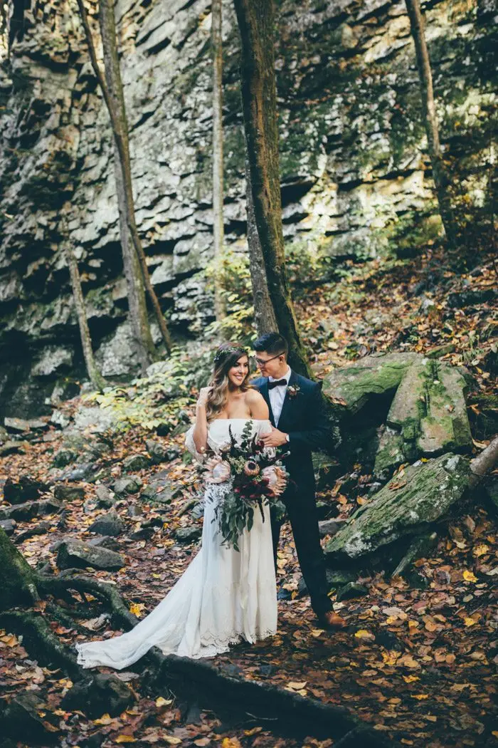 this-oakleaf-cottage-wedding-perfectly-nails-free-spirited-sophistication-amber-phinisee-41-700x1050