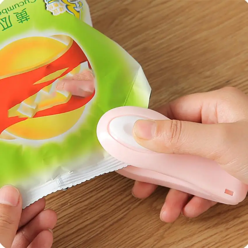 Mini Portable Food Sealer Machine Handheld Food Snacks Packaging Vacuum Plastic Bag Heat Sealing