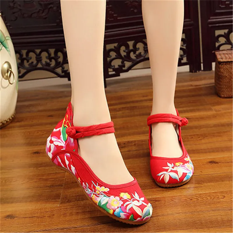 Veowalk-Flowers-Embroidered-Women-s-Cotton-Old-Beijing-Flats-Vintage-Ladies-Casual-Breathable-Bridal-Shoes-with.jpg_640x640 (7)