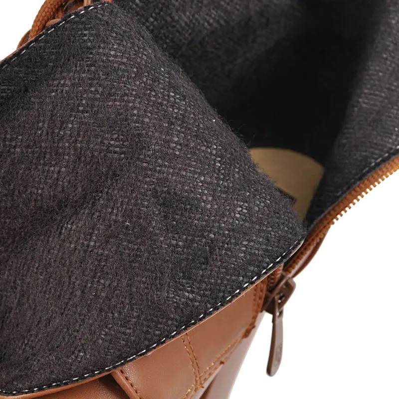 Женские удобные ботинки martin на платформе и высоком квадратном каблуке; модные осенне-зимние ботильоны с круглым носком и пряжкой; цвет черный, коричневый, белый