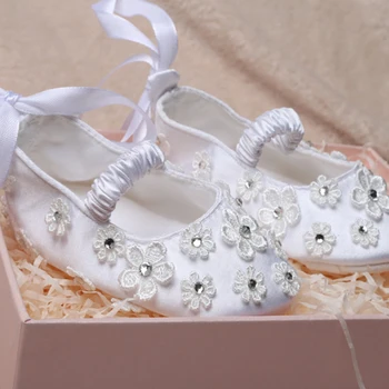 

Dollbling Diamond Flower Lace Prewalker White Ribbon Tight Mouth Soft Bottom Cotton Girls'Walking Shoes Birthday Party Baptism