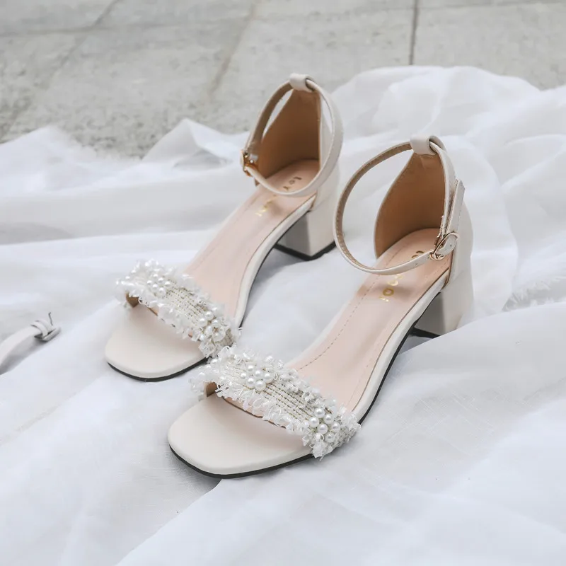 

Sandals female 2019 new summer thick middle fairy style wild fashion pearl skirt Roman shoes