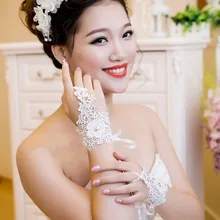 Дешевое горячие пальцев кружева горный хрусталь свадебные перчатки мода короткие свадебные аксессуары падения