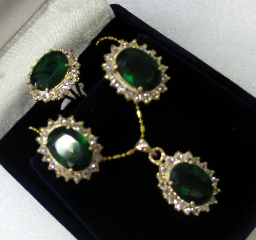 

Exquisite jewelry set