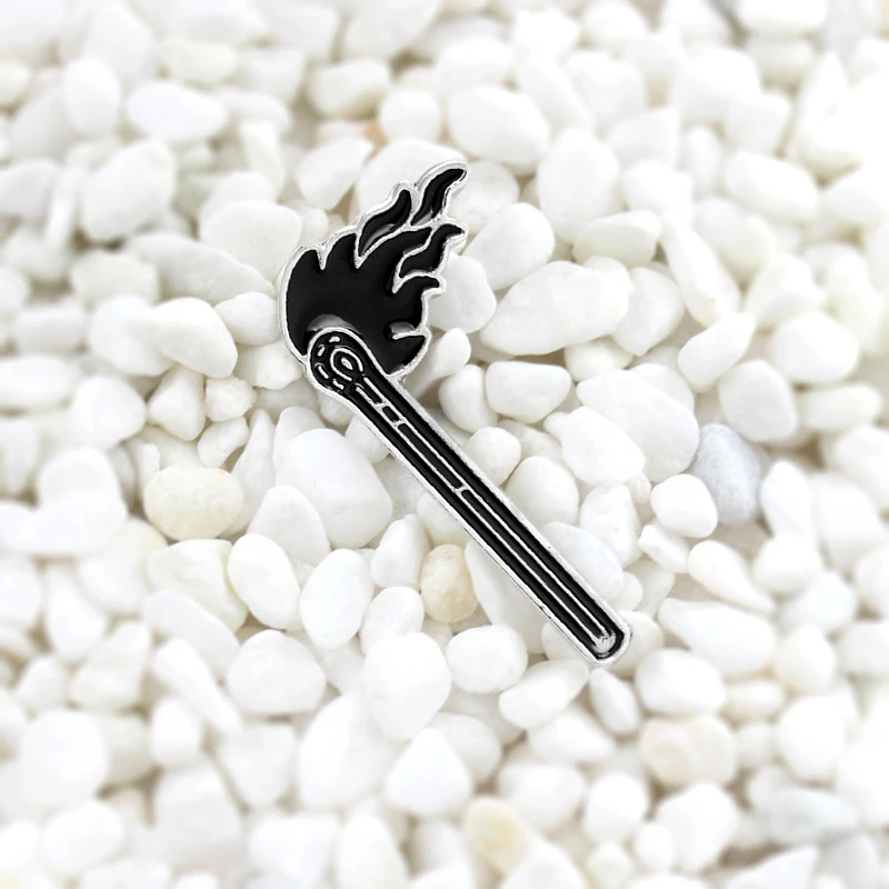 

В 'ESH' pin пламя эмаль брошь постоянно напоминать вам ignite вещи огонь шляпа Рюкзак джинсовый значок