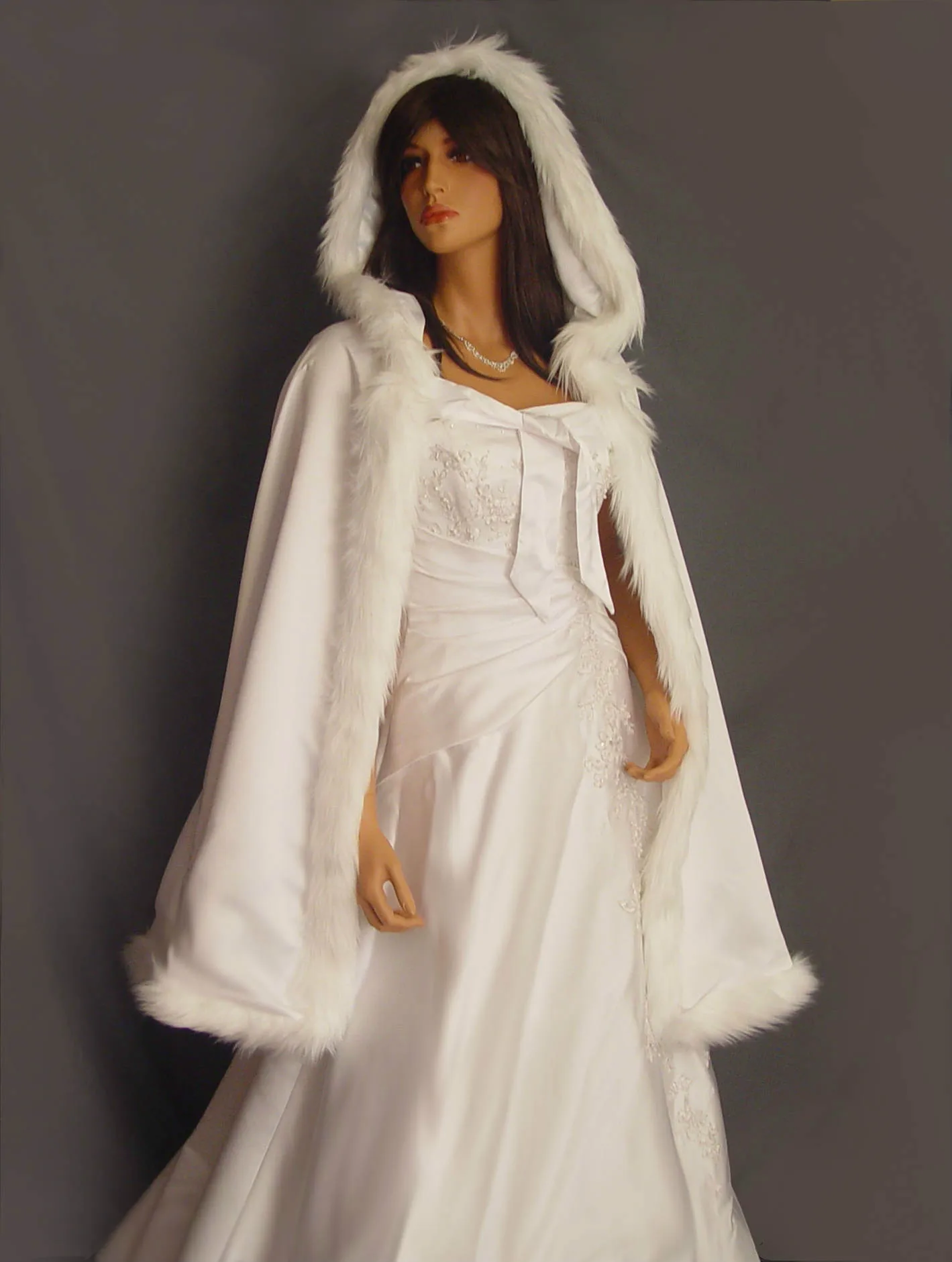 Меховая отделка атласная накидка шаль накидка свадебное пальто Ренессанс свадебное средней длины средневековая накидка доступно в белом, слоновой кости ZC090DP