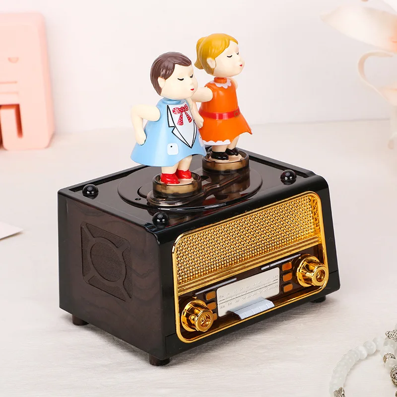 

Retro Refinement Radio Music Box Rotation Dance Kiss SMAL Human House And Home Furnishings Personality Creative Artware GiftL874