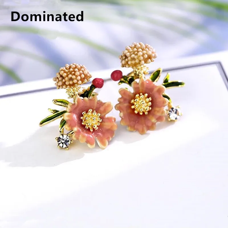 

Dominated New Simple Petals Earrings Personalities Fashionable Metal Flowers Lady Temperament Stud Earrings