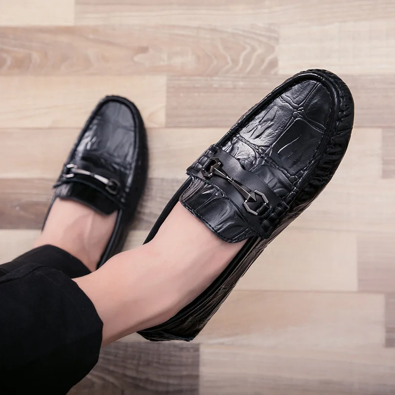 

New Spring Britain men loafers Mocassin crocodile leather Metal buckles Youth wlking shoes 38-44