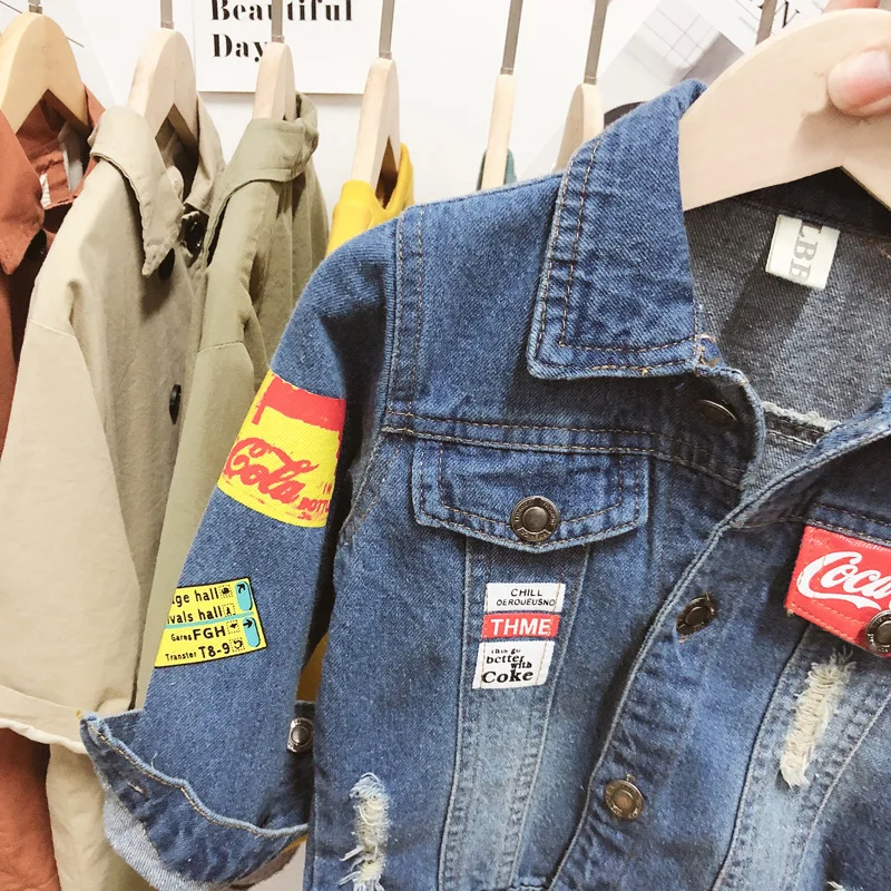 Крутая Детская куртка с длинными рукавами; весеннее эксклюзивное джинсовое пальто с аппликацией для мальчиков и девочек