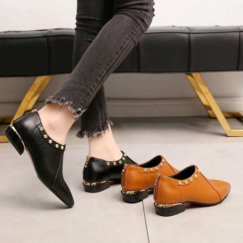 Большие размеры 35-42; женская обувь; Туфли-оксфорды с острым носком; обувь под платье с заклёпками; женская обувь на низком каблуке; женская обувь на плоской подошве; zapatos mujer; N7052