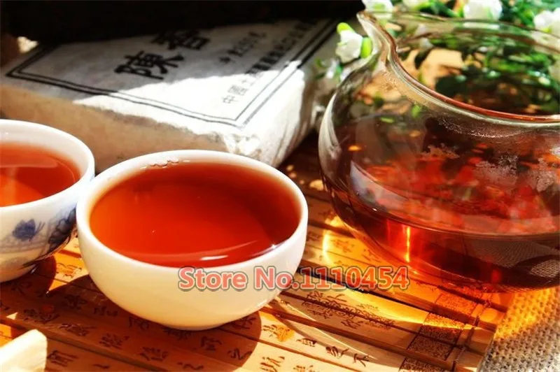 25 years old Puer tea health care pu er tea pu erh compressed pu'er brick Puerh Yunnan ancient trees fragrant old brick tea 25 years old Puer tea health care pu er tea pu erh compressed pu'er brick Puerh Yunnan ancient trees fragrant old brick tea