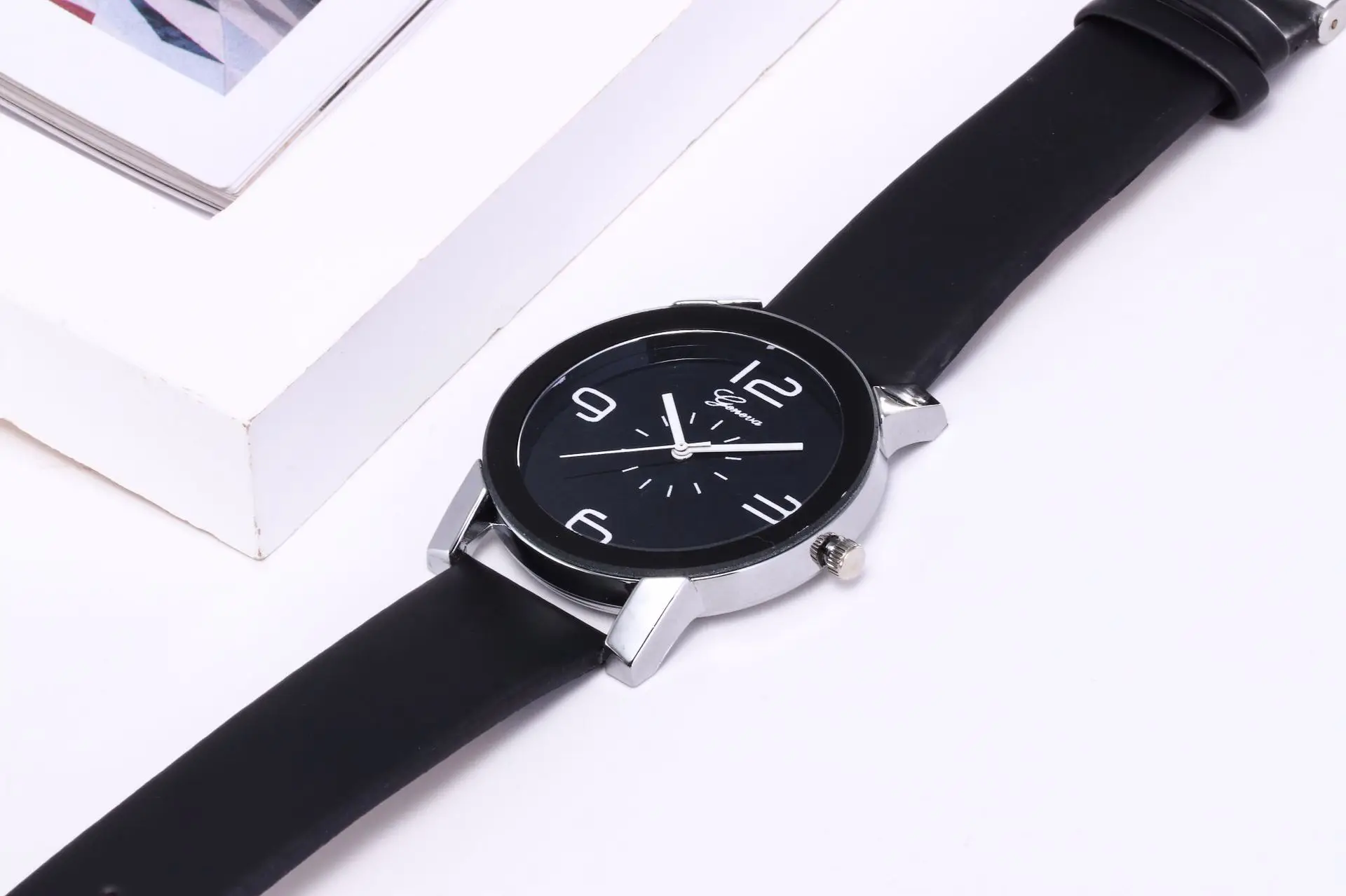 New fashion belt watch sports casual electronic boy watch gift bag