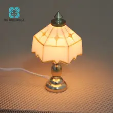 Я и дом 1:12 Кукольный дом в стиле ретро настольная лампа 12 вольт рабочий светильник для кукольной комнаты