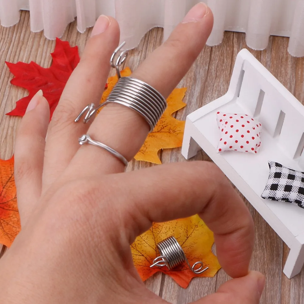

1PC Dia 19mm 17mm Stainless Steel Yarn Threader Finger Ring Wool Thread Thimble Knitting Sew Tool