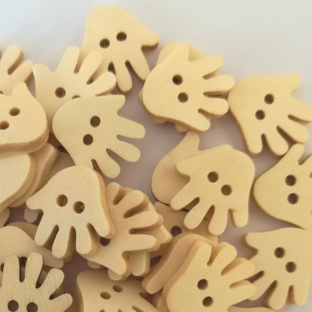 

50PCs Sewing Scrapbooking Baby Wood Sewing Buttons 2-Holes Cartoon Palm Wood Buttons Wooden Button Children Garment Accessories