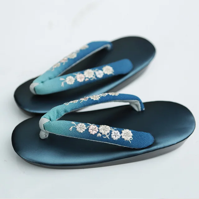 Charming 2017 Summer Women Sandals Japanese Clogs Geta Wooden Slippers Cosplay Women Bench Geta 