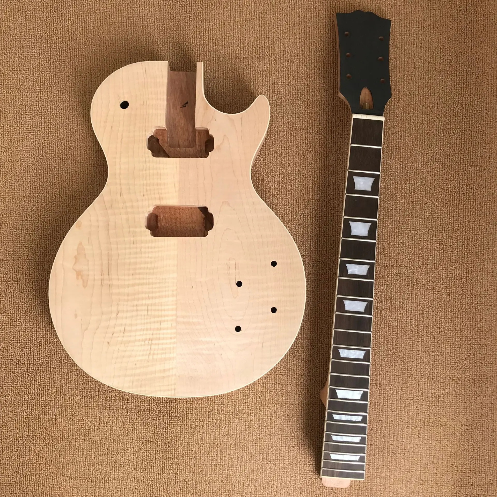 

DIY Electric Guitar Kit One Piece Mahogany Body And Neck Guitarra Tiger Flame Maple Top Rosewood Fingerboard 22 Fret