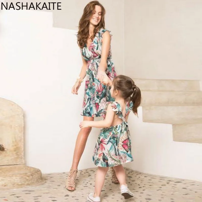 NASHAKAITE/Семейные комплекты; модное Плиссированное мини-платье с v-образным вырезом и цветочным рисунком; Vestidos mae e filha; платья для мамы и дочки