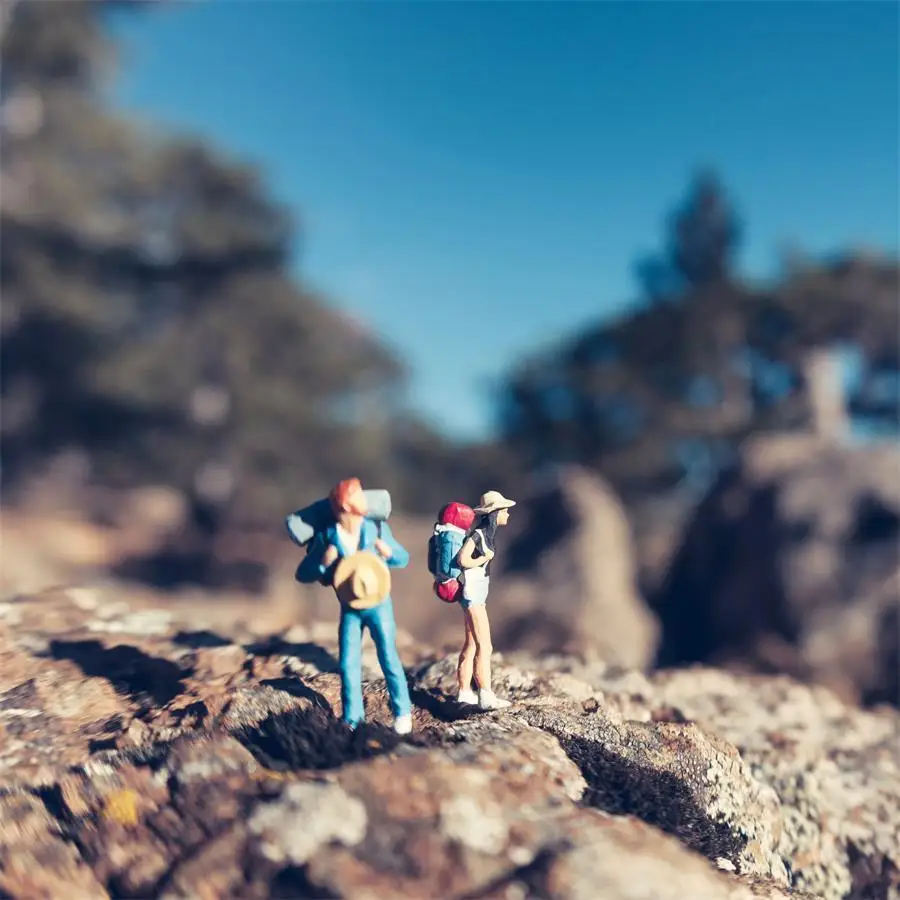 

1:87ho Sand Table Figure Mountain Climbing Miniature Scene Film And Television Miniature Figure Model Young Backpacker