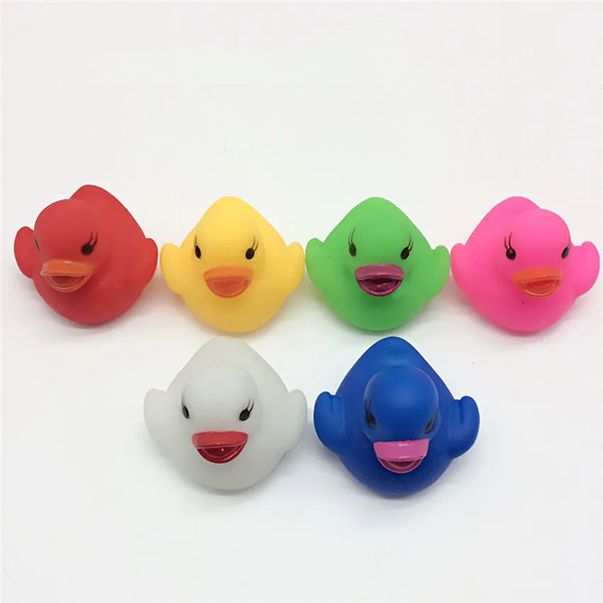 4 шт. Rubber Duck Ванна проблесковый маячок игрушка авто Цвет Изменение Детские Ванная комната игрушки воды плавательный игрушка Мульти Цвет