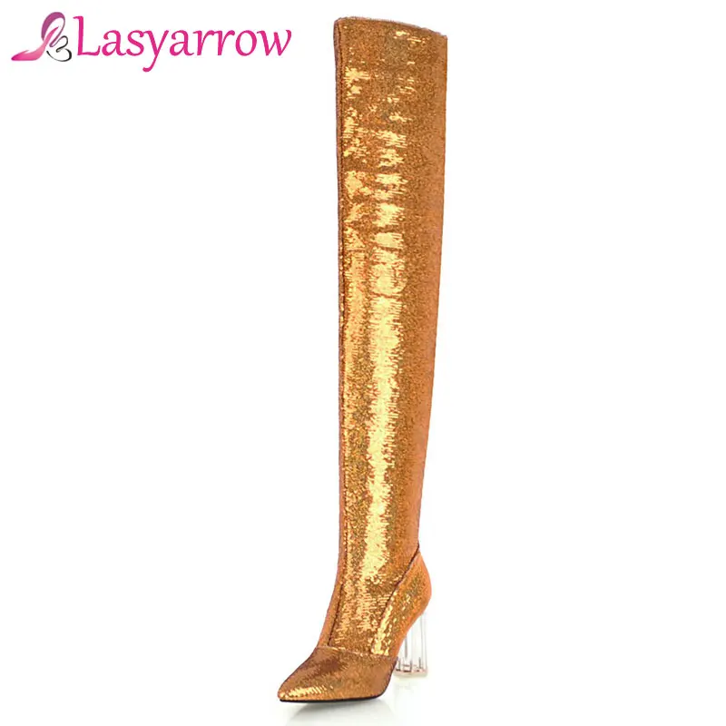 Lasyarrow/Женская обувь на высоком каблуке; сезон осень-зима; блестящие высокие сапоги до бедра; пикантные ботфорты с острым носком; цвет золотистый, серебристый
