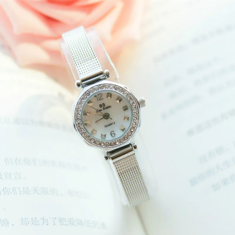 

2019 Fashion Ladies Quartz Watch Imported Movement Milanese Strap Three-color Full Rhinestone Dial Small List Watch