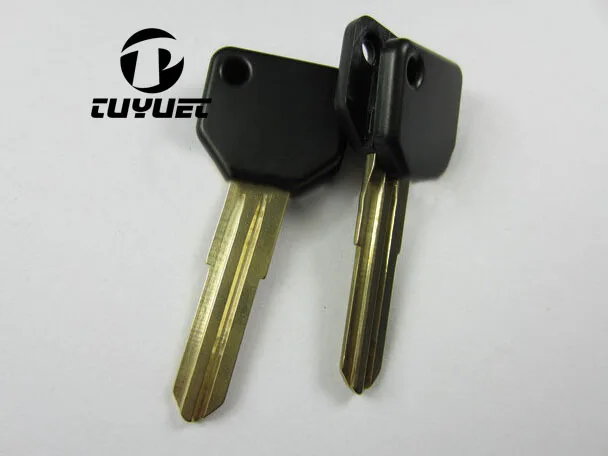 Daihatsu Sirion tranpsonder key shell  (3)-2