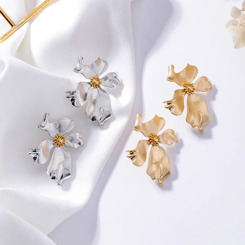 Новое поступление, геометрические металлические женские серьги-гвоздики с гиперболом, модные серьги с цветами, корейские ювелирные изделия