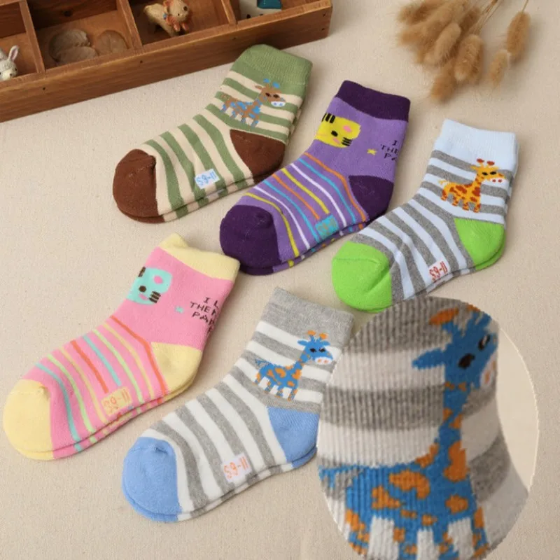 Новые хлопковые детские носки, 8 шт./партия = 4 пары махровых носков для мальчиков и девочек, носки для маленьких мальчиков 1-6 лет - Цвет: Send random color