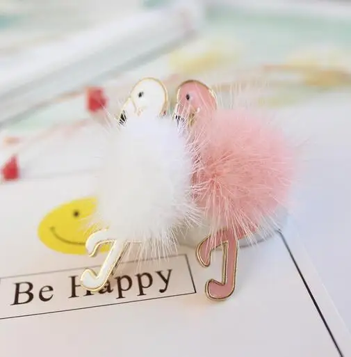 

New Arrival 1PC Charm Swan Drop Oil Brooches for Women Elegant Animal Brooches Korean Rabbit Fur Ball Piercing Lapel Pins