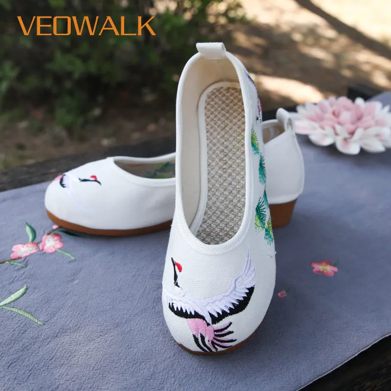 

Veowalk Chinese Crane Embroidered Women Casual Canvas Platform Shoes Vintage Ladies Comfort Cotton Old Beijing Shoes for Mother