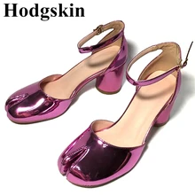 Новые стильные туфли-лодочки на высоком массивном каблуке с раздельным носком; модельные туфли для вечеринок; женские туфли из лакированной кожи на среднем каблуке с пряжкой; цвет розовый, черный