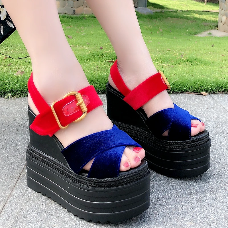 Сандалии на толстой подошве в европейском и американском стиле г. Новая Летняя женская обувь, увеличивающая рост, на шнуровке 13 см, с открытым носком римская обувь на губчатой подошве