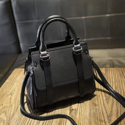 

Spring and summer new Korean version of the wild atmosphere portable fashion large capacity ladies shoulder Messenger bag