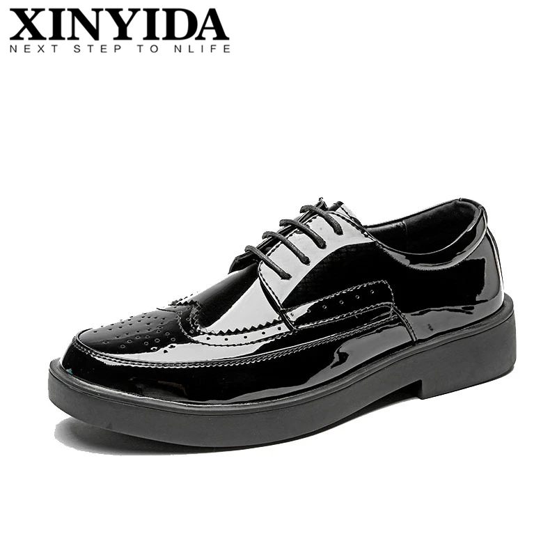 

New Arrivals British Fashion Pointed Toe Men Leather Shoes Lace-Up Breathable Patent Black Brogue Shoes Men Hairstylist Shoes