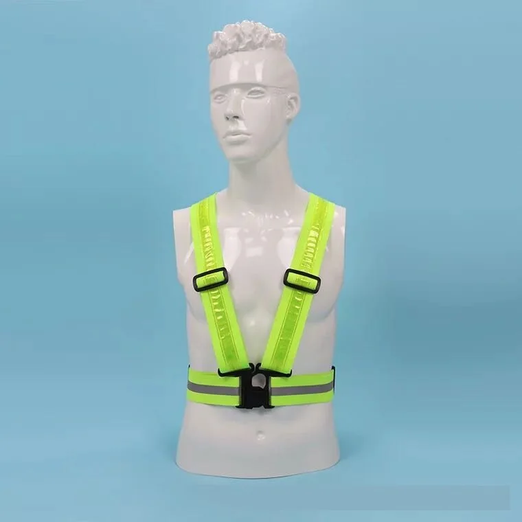 Рисунок 2 - Светоотражающий жилет с эластичными