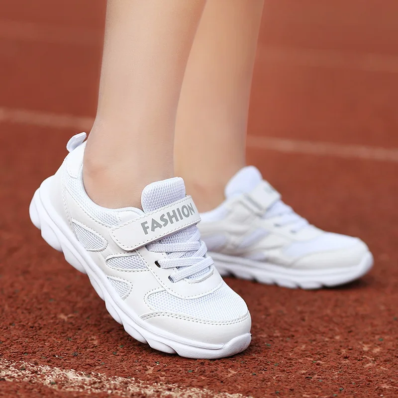 Весенняя детская спортивная обувь для девочек, дышащие сетчатые модные кроссовки для мальчиков, детская Студенческая Повседневная обувь, школьная белая беговая Обувь