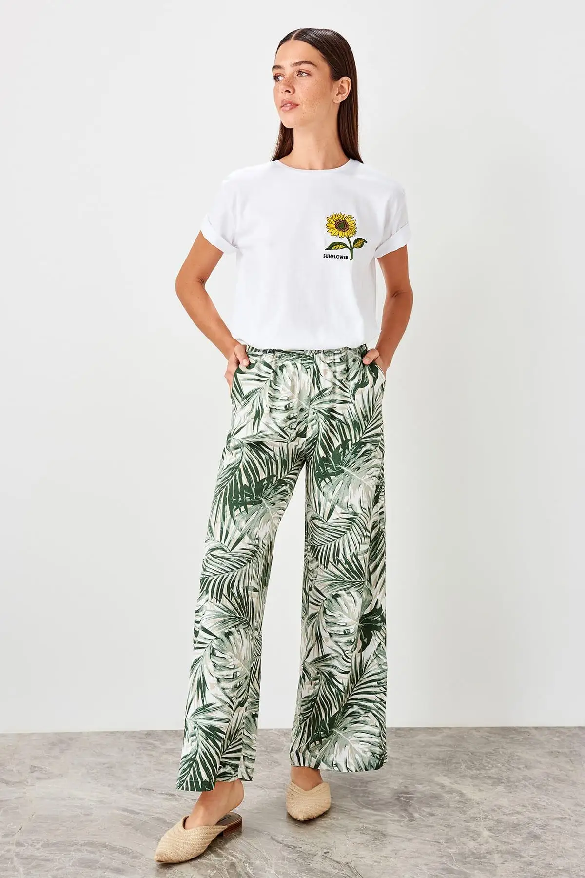 

Trendyol Green Patterned Pants TWOSS19PL0137