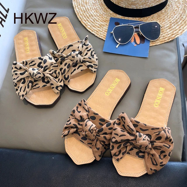 

2019 summer new Korean flat slippers women's sweet bow leopard anti-slip sandals indoor outdoor wearing flip-flops code 35-40